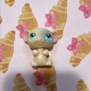 Littlest Pet Shop Cream Toy Cat with Blue Eyes